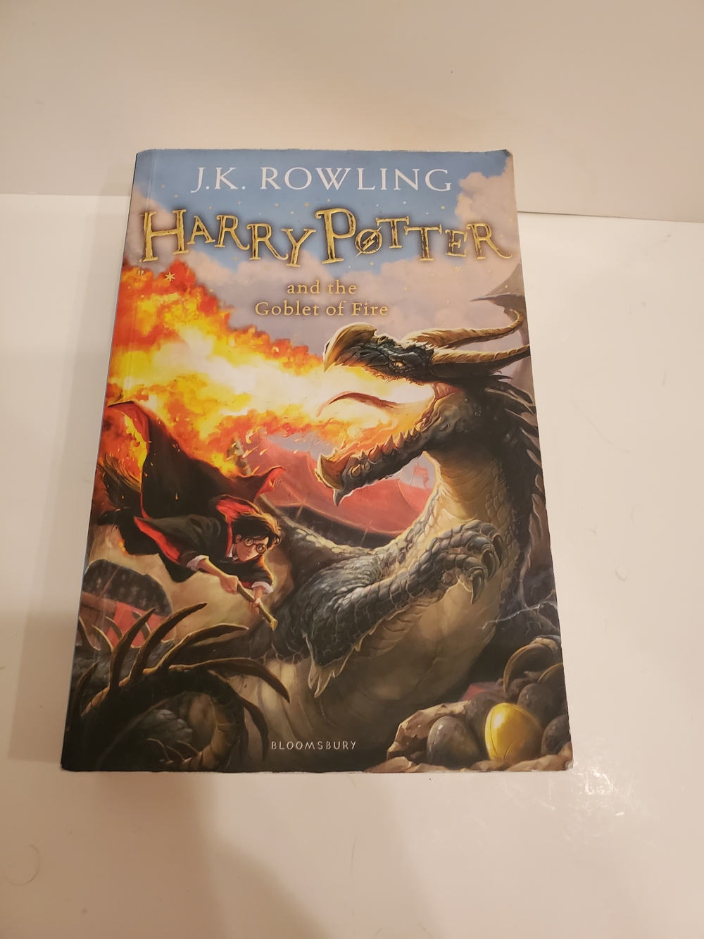 Warner Bros. Harry Potter - Red Orange Blue Brown Dragon Cover
